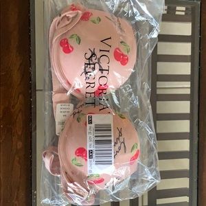 Victoria’s Secret wear everywhere super push up